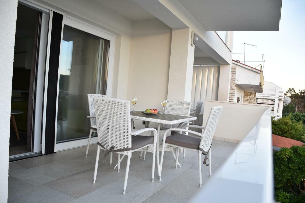 Beachfront Apartments - Villa Vita Stara Novalja Εξωτερικό φωτογραφία